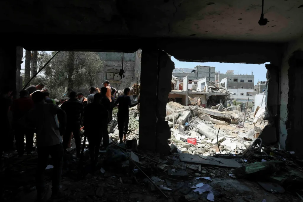 Gaza school 'kills 30'